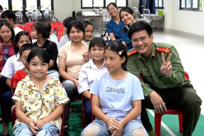 ẤM ÁP TÌNH NGƯỜI – GỬI TRỌN YÊU THƯƠNG ĐẾN TRẺ EM KHUYẾT TẬT