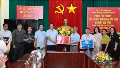 PHÓ BÍ THƯ TỈNH ỦY, CHỦ TỊCH UBND TỈNH NGUYỄN ĐỨC TÂM THĂM, TẶNG QUÀ VÀ CHUNG VUI CÙNG TRẺ EM TẠI TRUNG TÂM CÔNG TÁC XÃ HỘI KON TUM